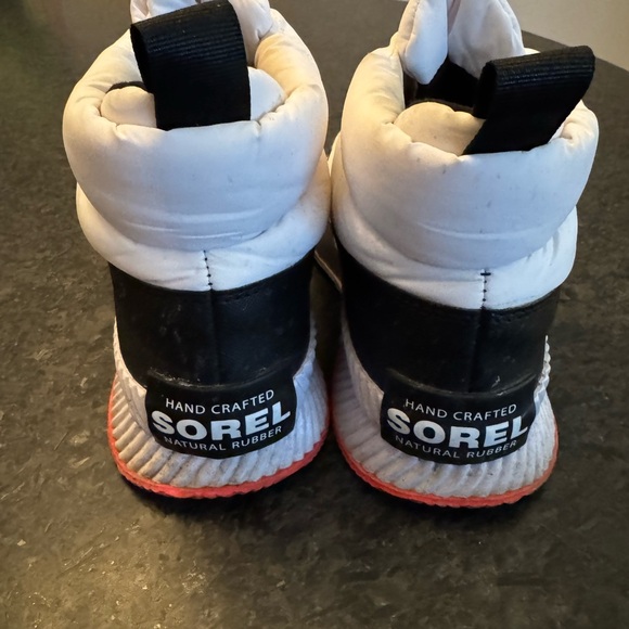 Sorel Women’s Out N About Puffy Boots - Picture 5 of 7